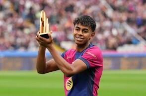 亚洲杯足球赛外围赛：我国雄狮队踢和香港队